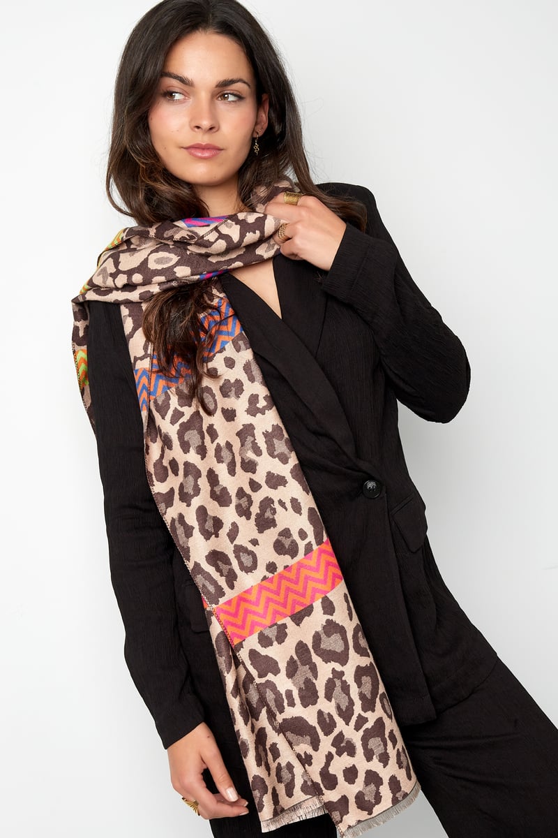 Leo Schal mit farbigen Details